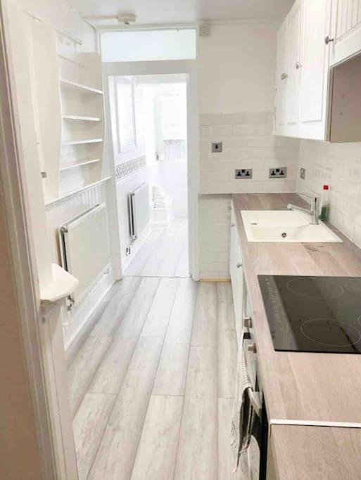 Lovely Two Bedroom Apartment, With Private Garden! Torquay Exterior foto