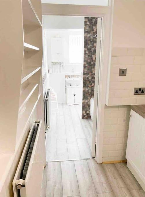 Lovely Two Bedroom Apartment, With Private Garden! Torquay Exterior foto