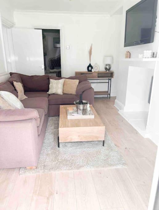 Lovely Two Bedroom Apartment, With Private Garden! Torquay Exterior foto